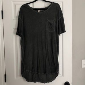 Men’s L Urban Outfitters long tee